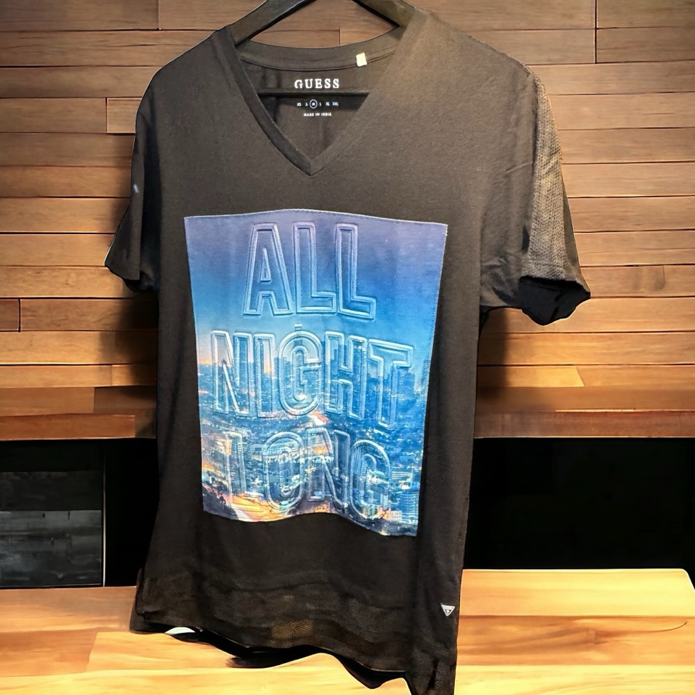 Guess V-Neck T-Shirt NYC SZ M